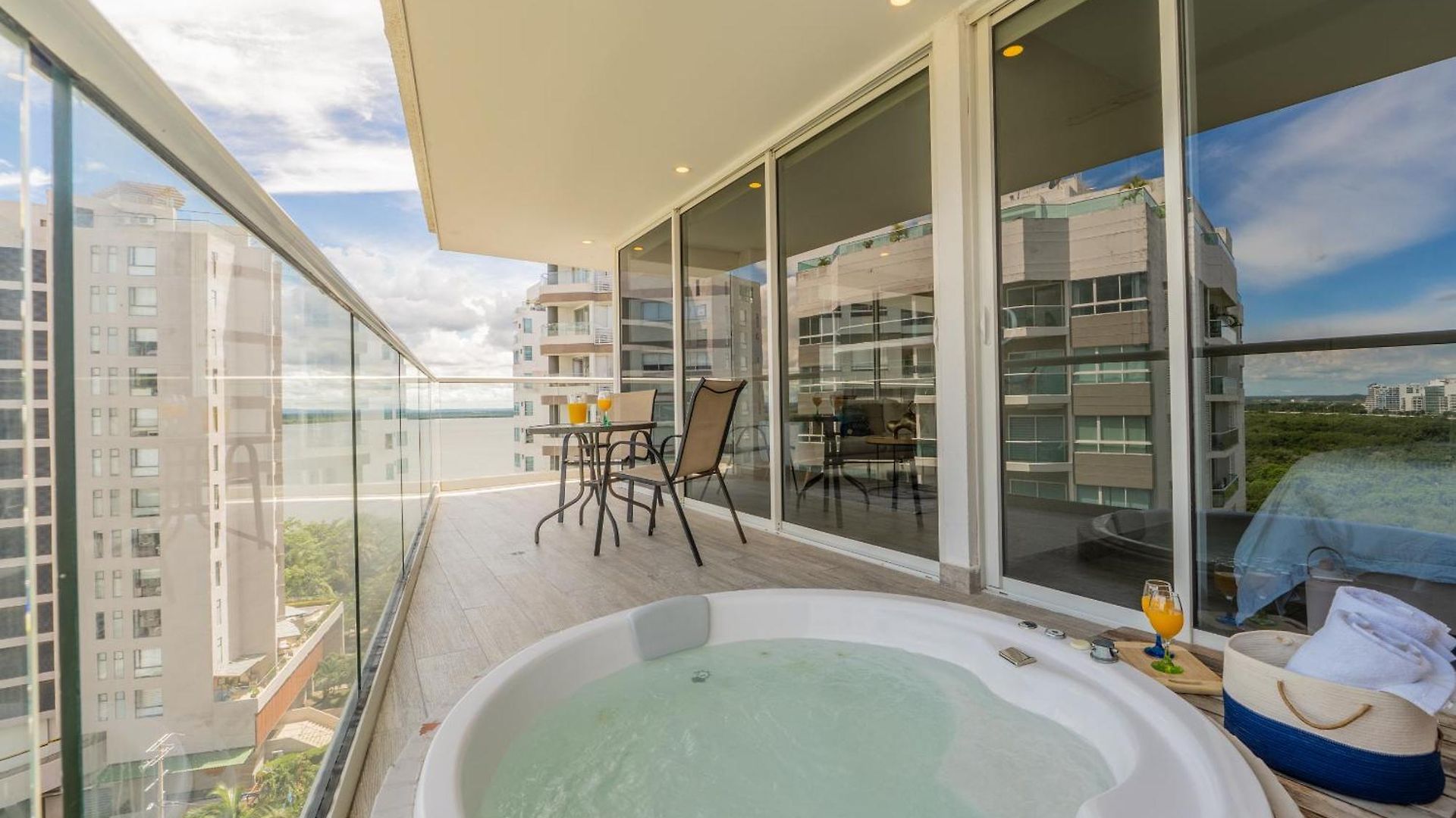 Dominique 1101 - Espectacular Apto Con Jacuzzi Apartamento